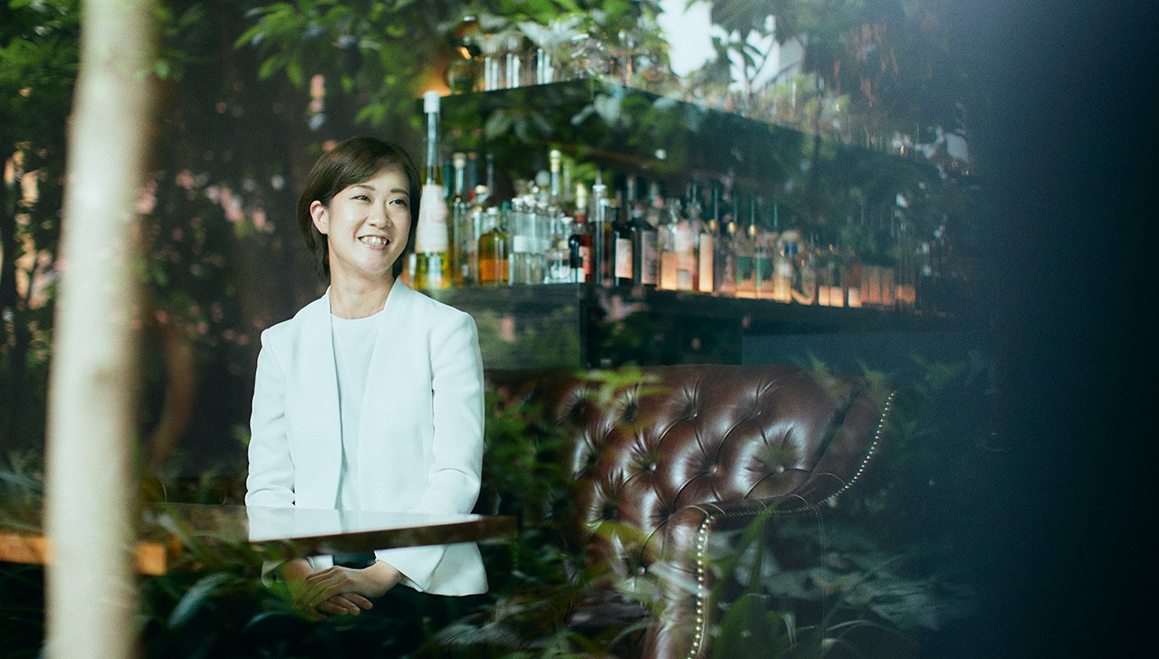 Ms. Savile Row佐藤由紀乃氏が体現する、モダン・ジェントルウーマンな生き方